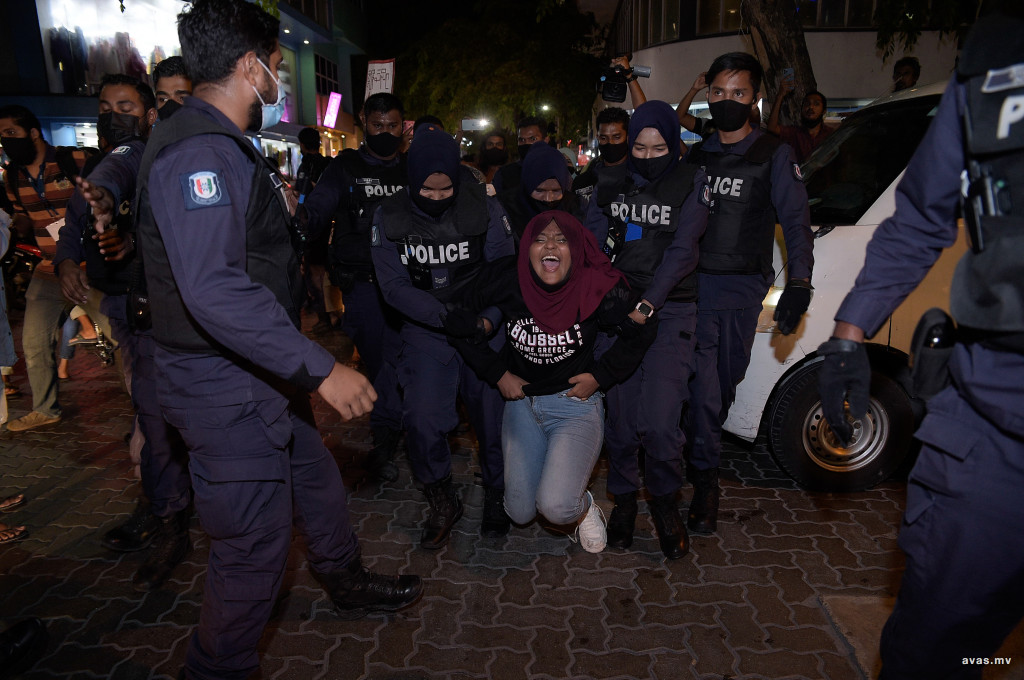 އަނިޔާވެރިކޮށް މުޒާހަރާ ރޫޅާލި މައްސަލަ އެޗްއާރުސީއެމުން ބަލަނީ