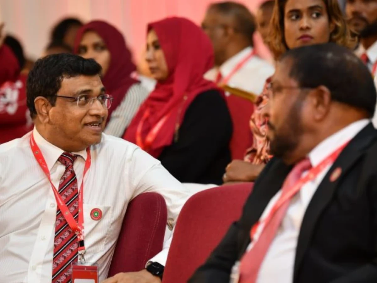 ރާއްޖޭގައި އެކި ރޮނގުރޮނގުން ވަކި ސްޓޭންޑެޑް ތަކަކާއި ބެންޗުމާކެއް ޤާސިމް ކަނޑައެޅުއްވި: އަމީން