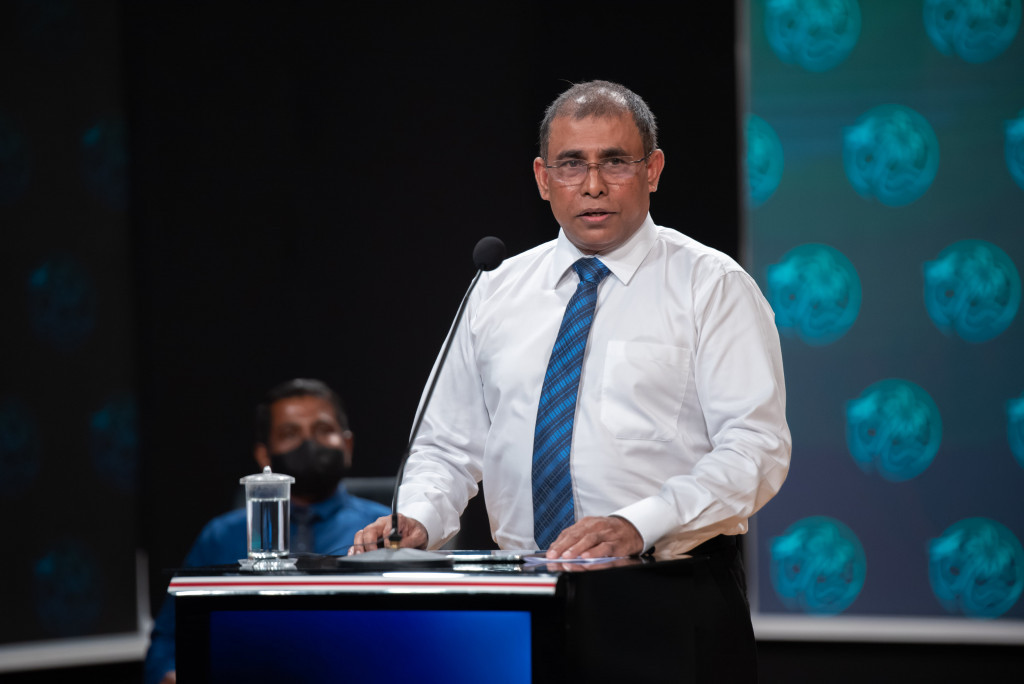 ޔޯލައަކުން ހޯދައިގެން ޚަބަރު ފަތުރާ ނޫސްތަކުގައި އެޑިޓަރުން ތިބޭބާ؟: ޑރ މައުސޫމް