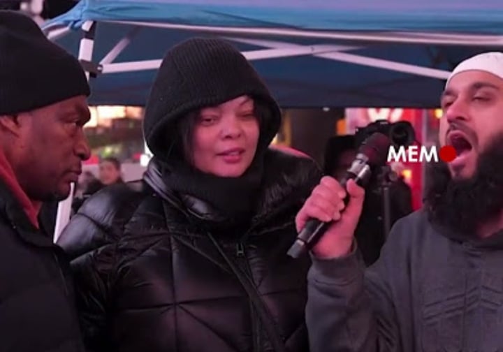 އެމެރިކާގައި ބޭއްވި ތަރާވީޙް ނަމާދުގެ ތެރެއިން އެގައުމުގެ ދެމަފިރިއަކު އިސްލާމްވެއްޖެ