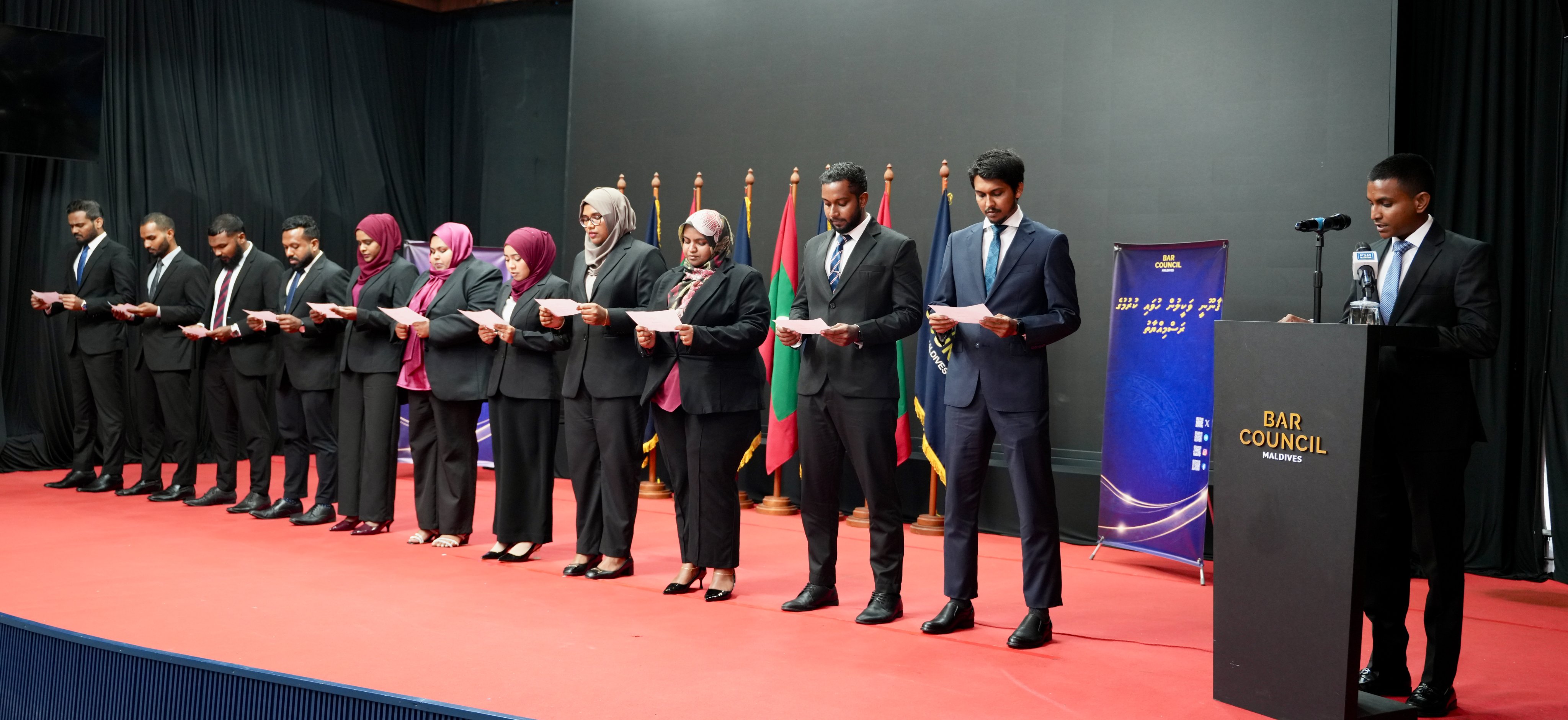 9 ބޭފުޅަކު ޤާނޫނީ ވަކީލުކަމުގެ ހުވައިކުރަށްވައި، ވަކީލުކަމުގެ ހުއްދަ ހޯއްދަވައިފި