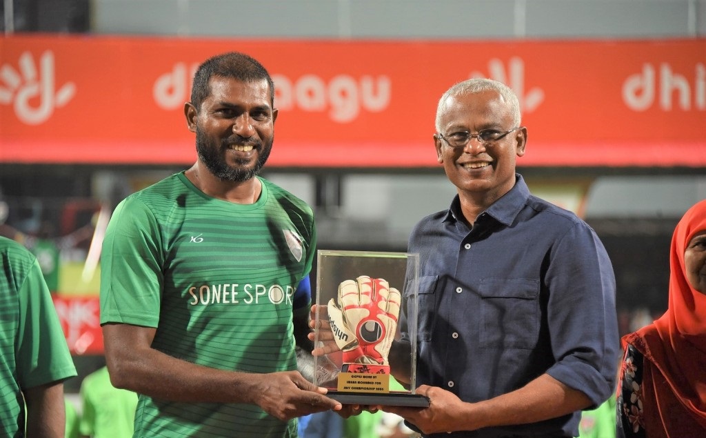 ފީފާ ސެންޗަރީ ކުލަބްގައި ހިމެނުނު ރާއްޖޭގެ ފުރަތަމަ ކުޅުންތެރިޔާގެ ޝަރަފް ގޯލް ކީޕަރ އިމްރާނަށް