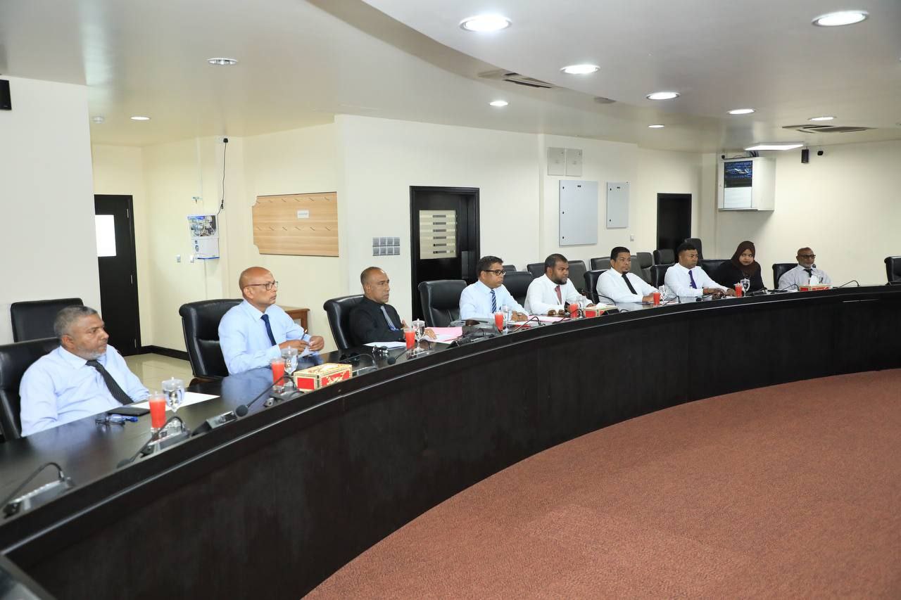 ޓްރާންސިޝަން ކޮމިޓީން ފުލުހުންގެ އިސްވެރިންނާ ބައްދަލުކޮށްފި