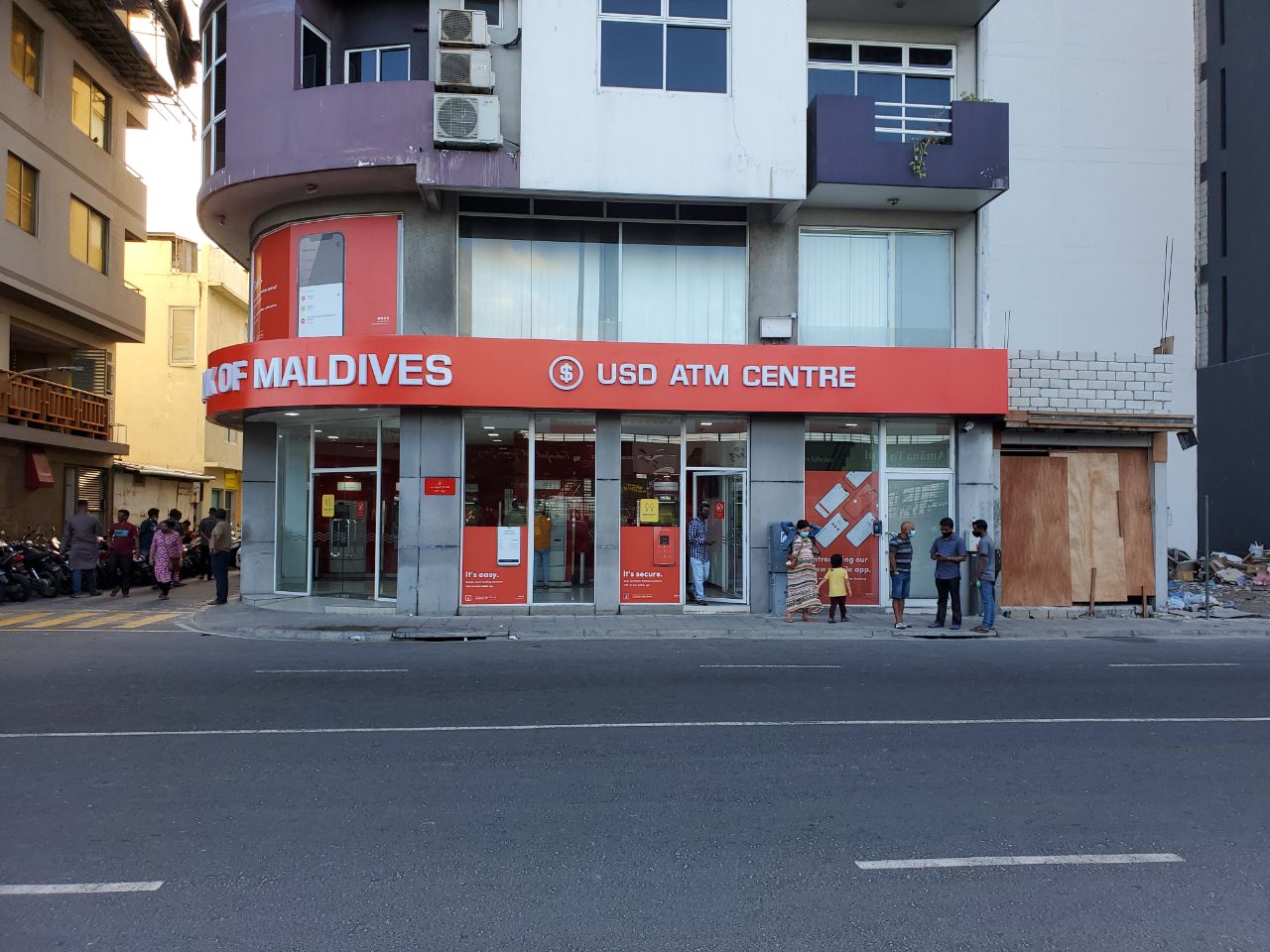 ވަޒީރު މާލީއަކަށްވެސް ގޮރުނުދޯރަކަށްވެސް ޑޮލަރުގެ އަގުދަށްކުރާކަށް ނޭގުނު!