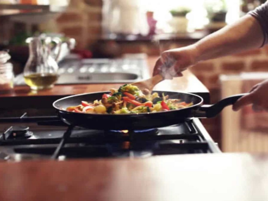 ކަކައްކާއިރު ލޮނު ނޫނީ ހަކުރުފަދަ ބާވަތެއް ގިނައިން އެޅިއްޖެނަމަ ހަދާނީ ކިހިނެއް؟