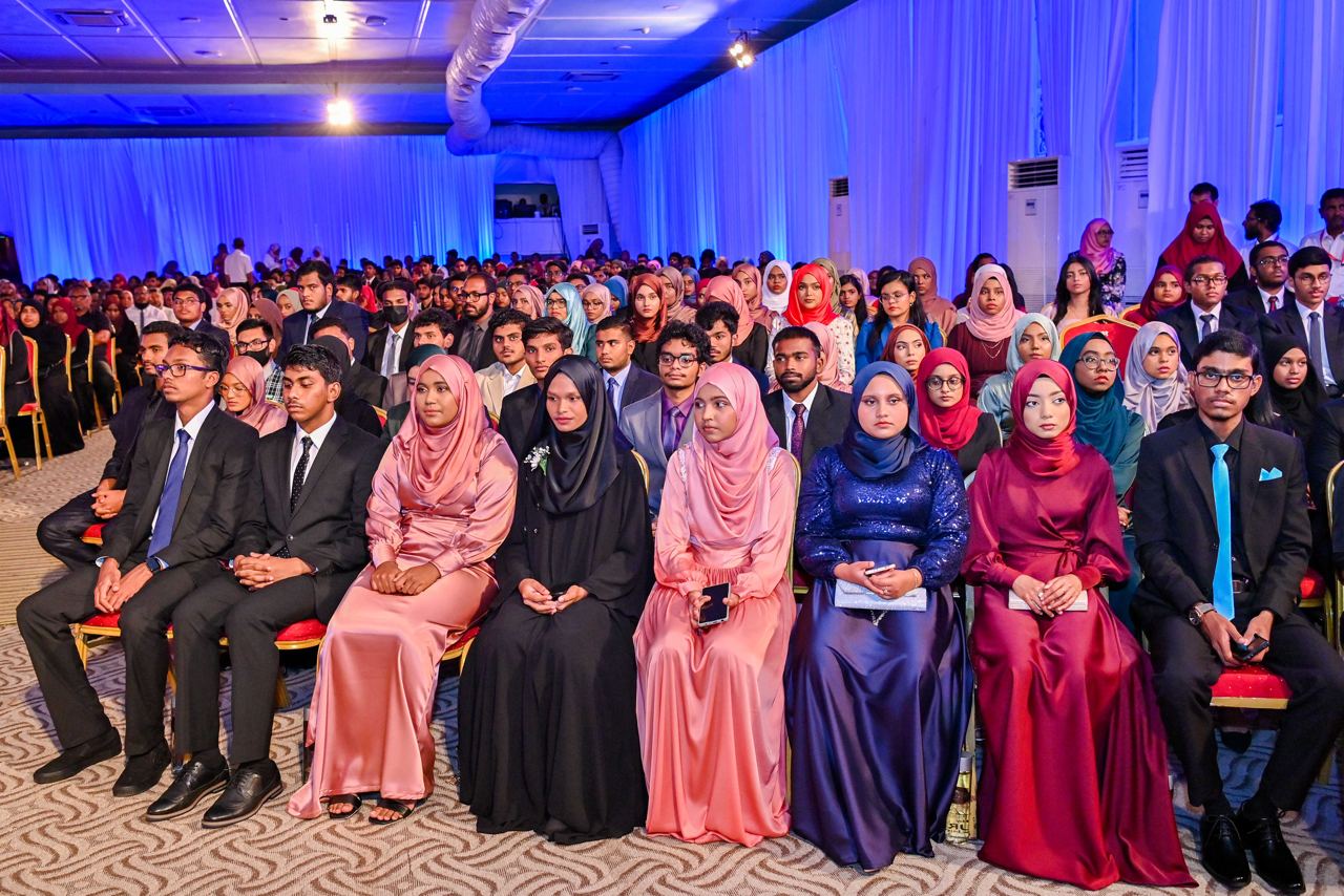 ހިލޭ ޑިގްރީއަށް ކިޔެވުމުގެ ފުރުސަތު 15،000 ދަރިވަރަކަށް ދީފި