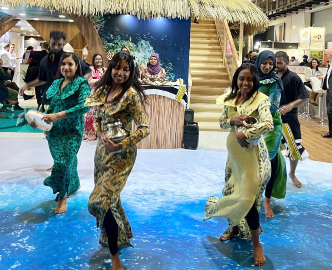 އެއް ބަޔަކަށް "އާޓް،" އަނެއް ބަޔަކަށް ބޮޑު ޖޯކެއް!