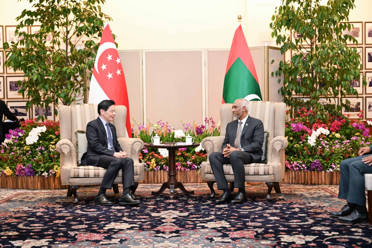 ރައީސް މުޢިއްޒު ސިންގަޕޫރުގެ ބޮޑުވަޒީރާ ބައްދަލުކުރައްވައިފި