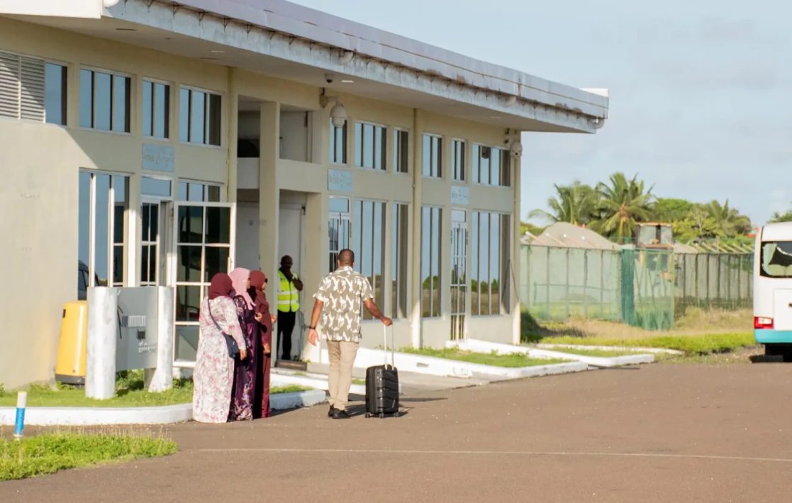 ފަޔާ ޓްރަކް ގެންގޮސް ފުވައްމުލަކު އެއާޕޯޓުގެ އޮޕަރޭޝަން ފަށައިފި