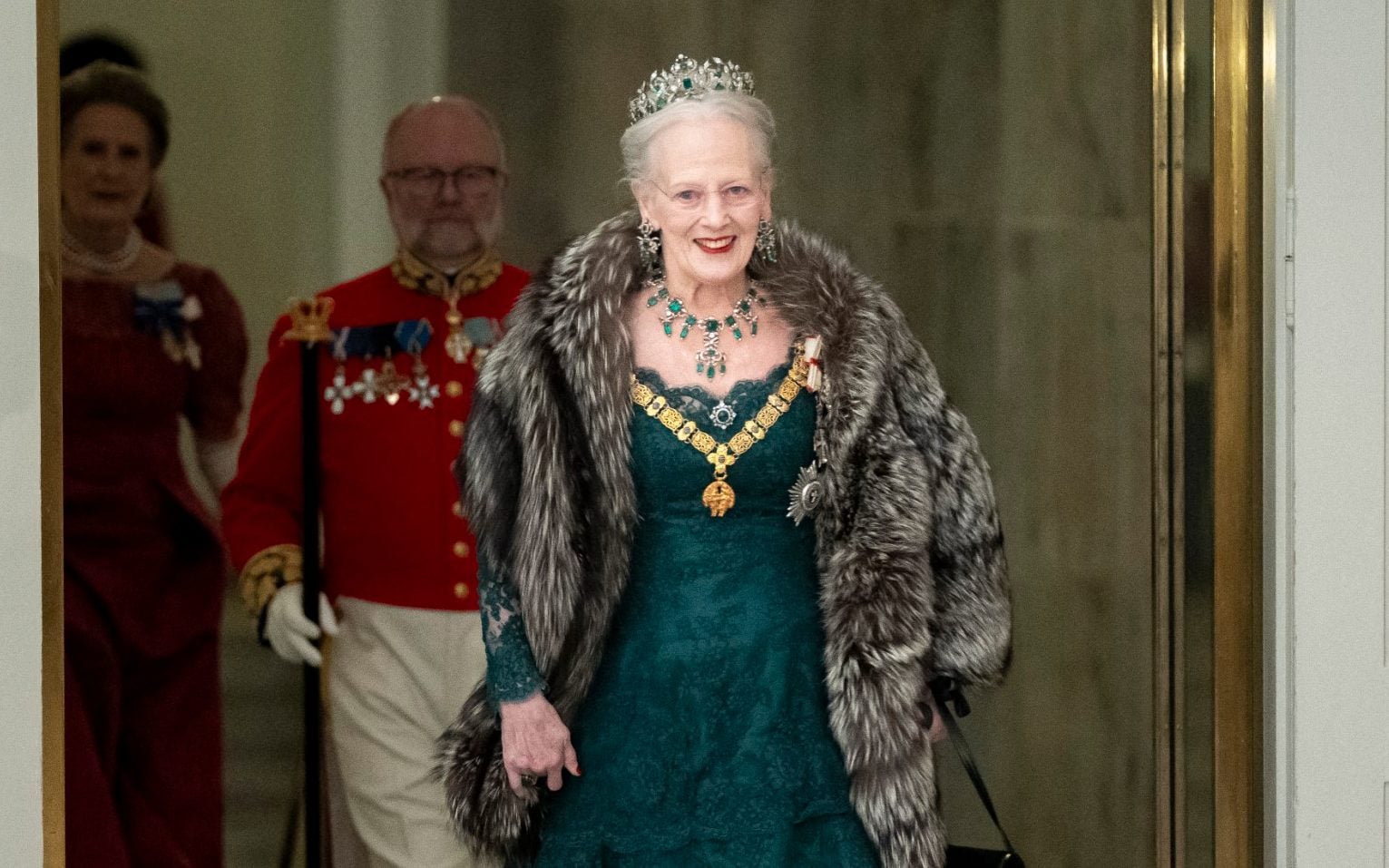 ޑެންމާކްގެ ރާނީ ތަހްތުން ފައިބައިވަޑައިގަންނަވަނީ