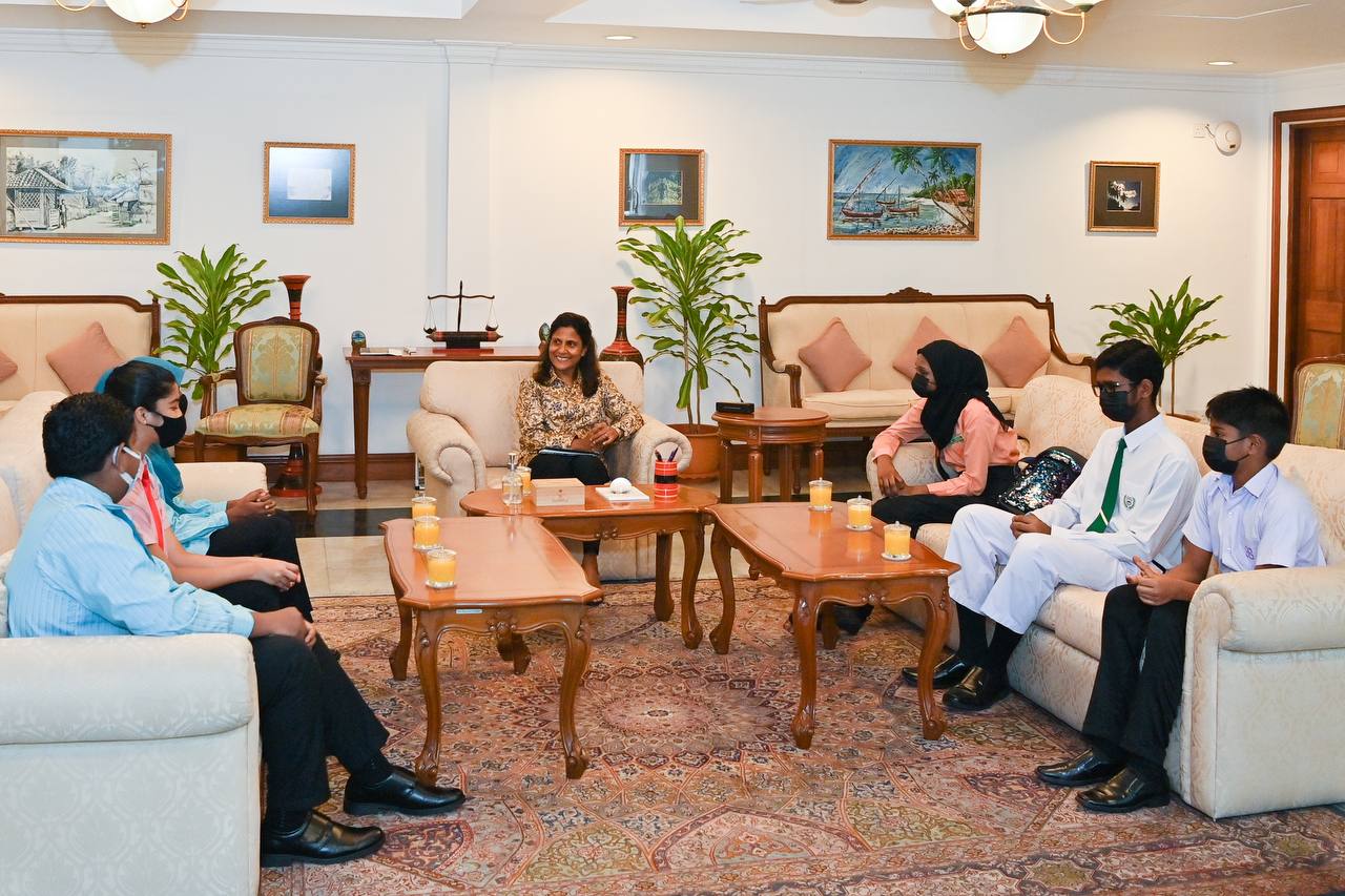 ރައީސްގެ އަނބިކަނބަލުންގެ މަސައްކަތް ކުރިޔަށްދާ ގޮތް ބައެއް ކުދިންނަށް ދައްކާލައިފި