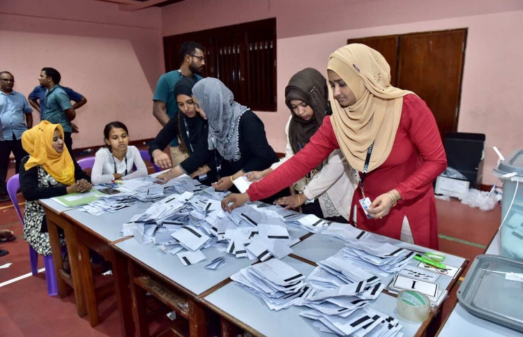 ހޮނިހިރުދުވަހު ބާއްވާ އިންތިޚާބަށް 498 ހާހަށްވުރެ ގިނަ ވޯޓްކަރުދާސް ޗާޕުކޮށްފި