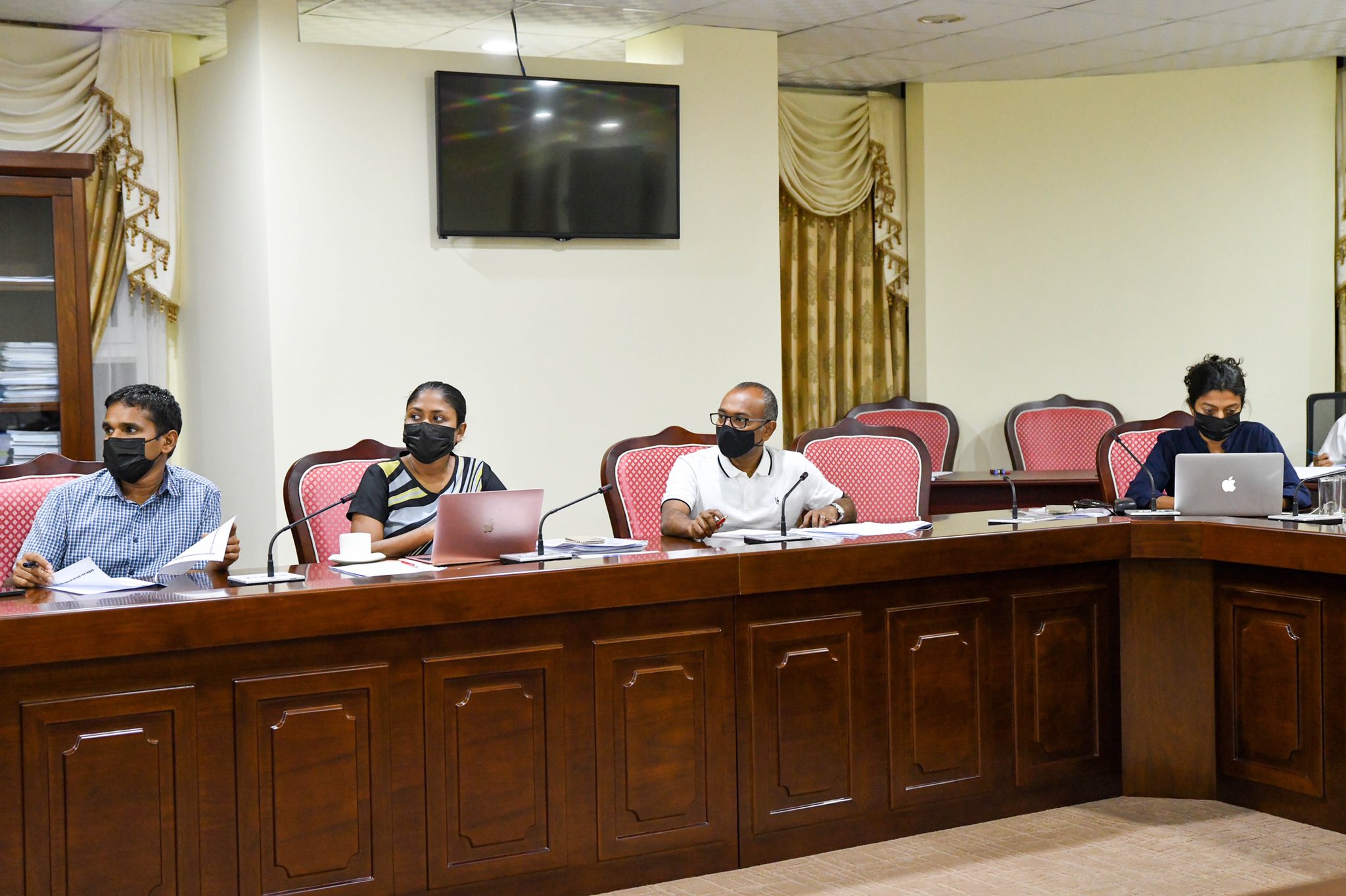 ހިޔާނާތުގެ ތުހުމަތުވާ މީހުން ވަޒީފާއިން ވަކިކުރާގޮތަށް ރިޕޯޓްގައި ހިމަނައިފި