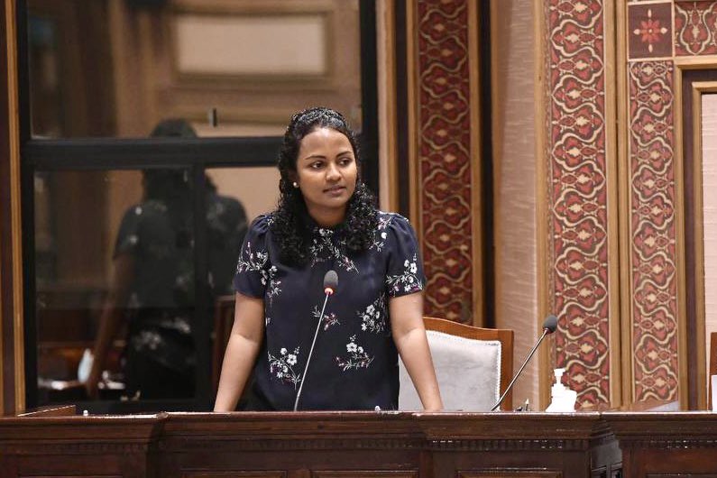 ރައްޔިތުންގެ އިޙްސާސްތައް އެނގޭ; އައްޑޫގެ ތަރައްޤީއަށް ހުރަހެއް ނާޅާނަން: ވަޒީރު