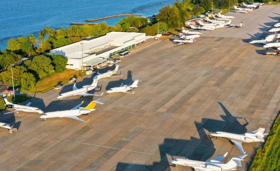 އައްޑޫގެ ވަޔާއި ކަނޑުގެ ބަނދަރު ޕްރައިވަޓައިޒްކުުރުމަށް ގޮވާލާ ޤަރާރުގެ ބަހުސް ފަށައިފި