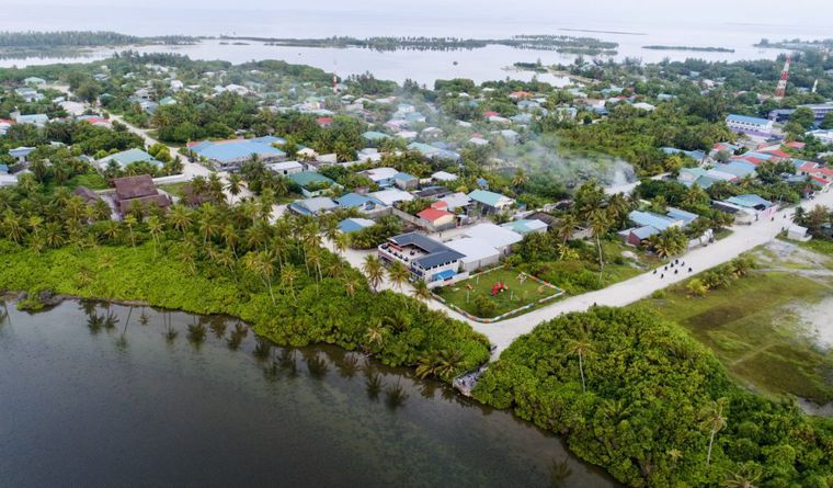 މާޅޮހު ފަޅުގައި އޮތް ދޯންޏެއްގައި އެއްޗެއް ގޮވައި ދެ މީހަކަށް އަނިޔާވެއްޖެ