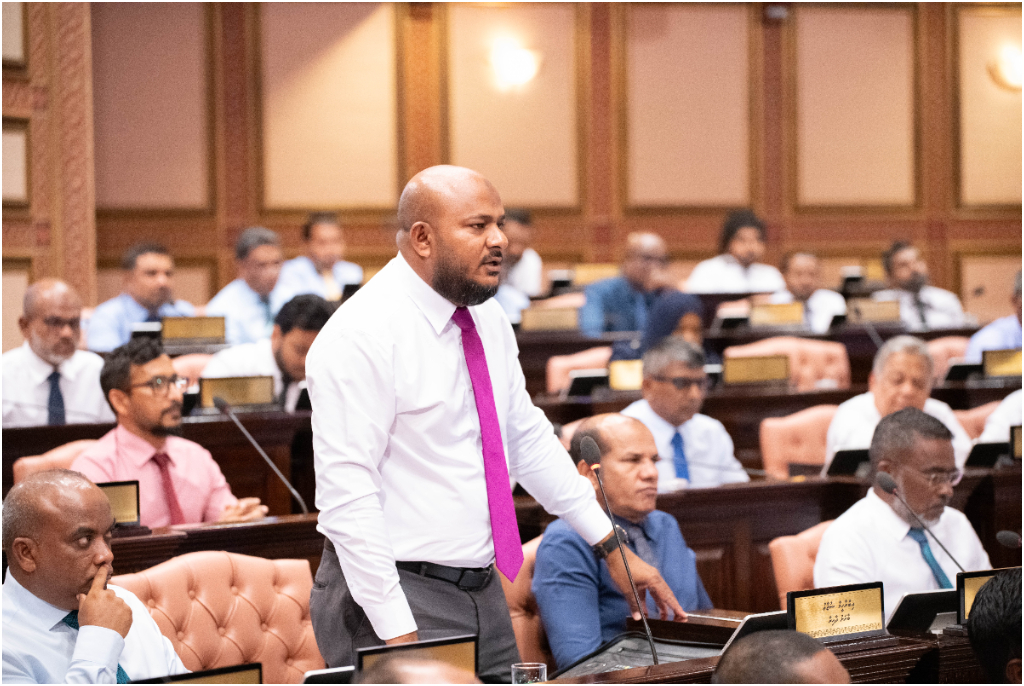 ޝުޖާ ޝާހިދަށް: ލޯނުތައް ބޮޑު އިންޓަރެސްޓްގައި ނެގީ ހާރިިޖީ ސިޔާސަތު ރަނގަޅުވެގެންތޯ؟