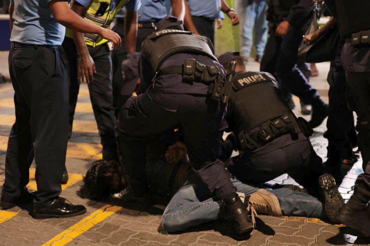 ހުއްދަ ނެތް ސަރަހައްދުތަކުގައި ކުރާ މުޒާހަރާތަކަށް ފުރުސަތެެއް ނުދޭނަން: ފުލުހުން