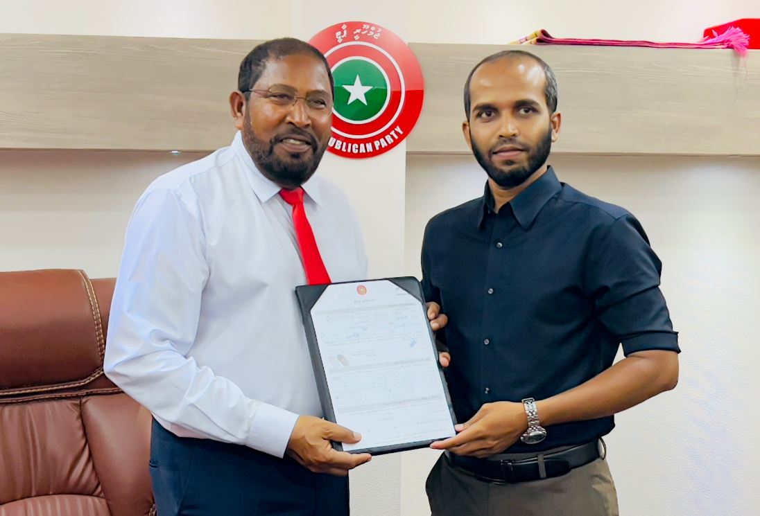 ކުރީގެ ގާޒީ ހައިލަމް ޖުމްހޫރީ ޕާޓީއަށް ސޮއިކުރައްވައިފި