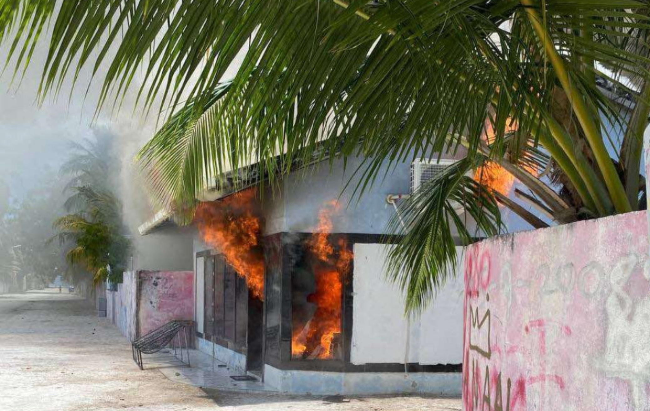 ކޮލަމާފުށީ ޕްރިންޓް ކުރާތަނެއްގައި ރޯވި އަލިފާން ނިއްވާލައިފި