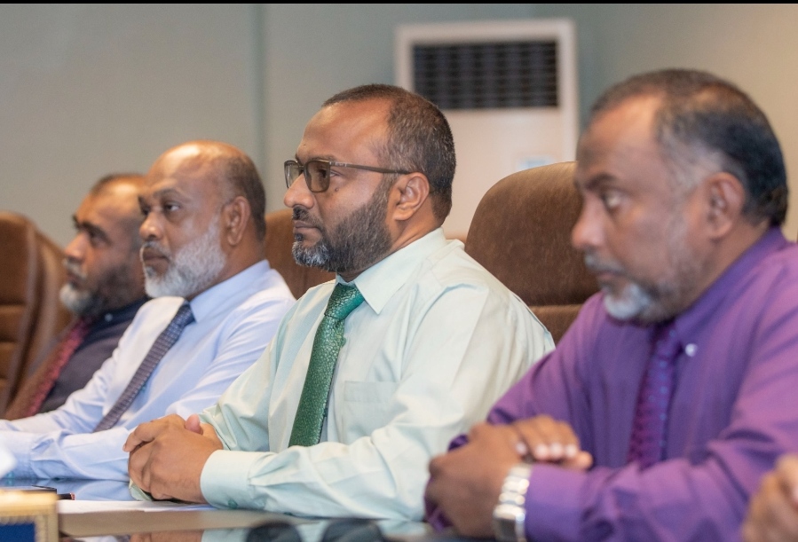 ޓްރާންސިޝަން ކޮމިޓީން އިސްލާމިކް މިނިސްޓްރީއާ ބައްދަލުކޮށްފި