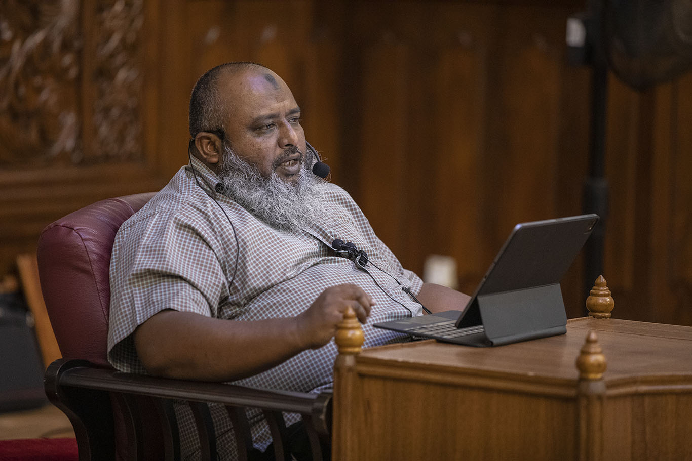 ޝެއިޚް ޒަމްޒަމަށް ފިޔަވަޅުއެޅީ ޢަރަބިއްޔާ ސްކޫލް ނިކަމެތި ކުރަން - ޑރ. އިޔާޒް