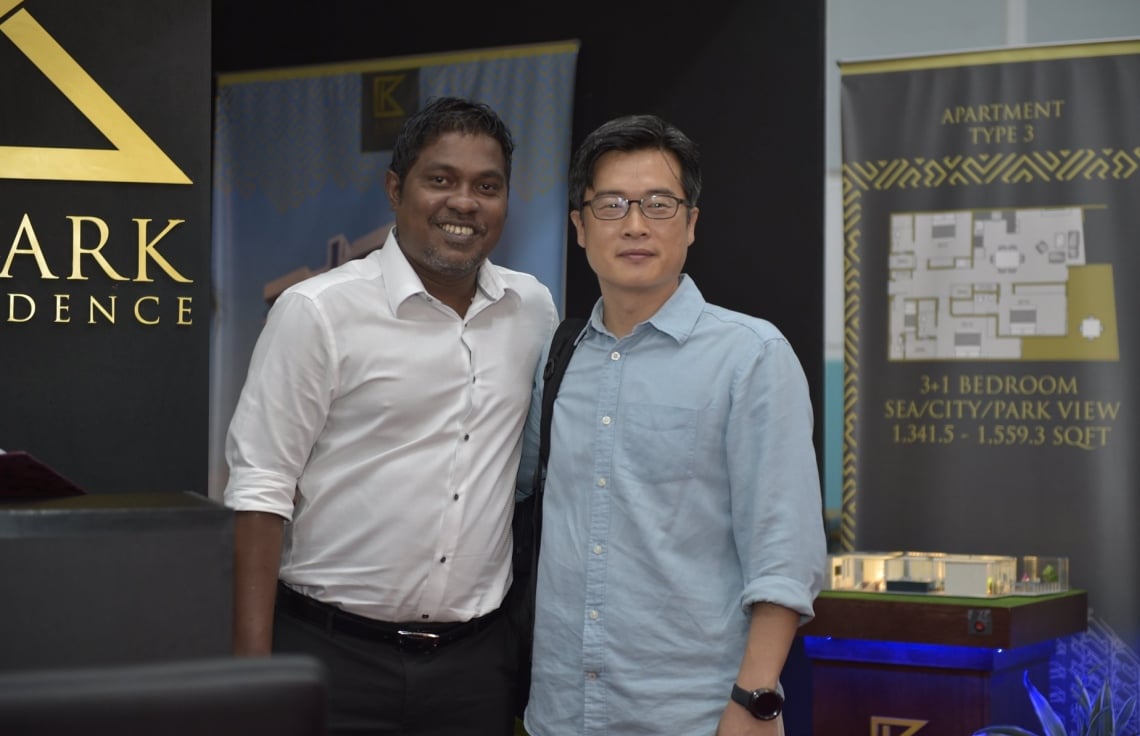 ކޭޕާކް ޚިޔާނާތް: މަންޑޭގެ އެހީތެރިންނަށް ހިލޭ ފްލެޓާއި މިލިޔަނުން ފައިސާ