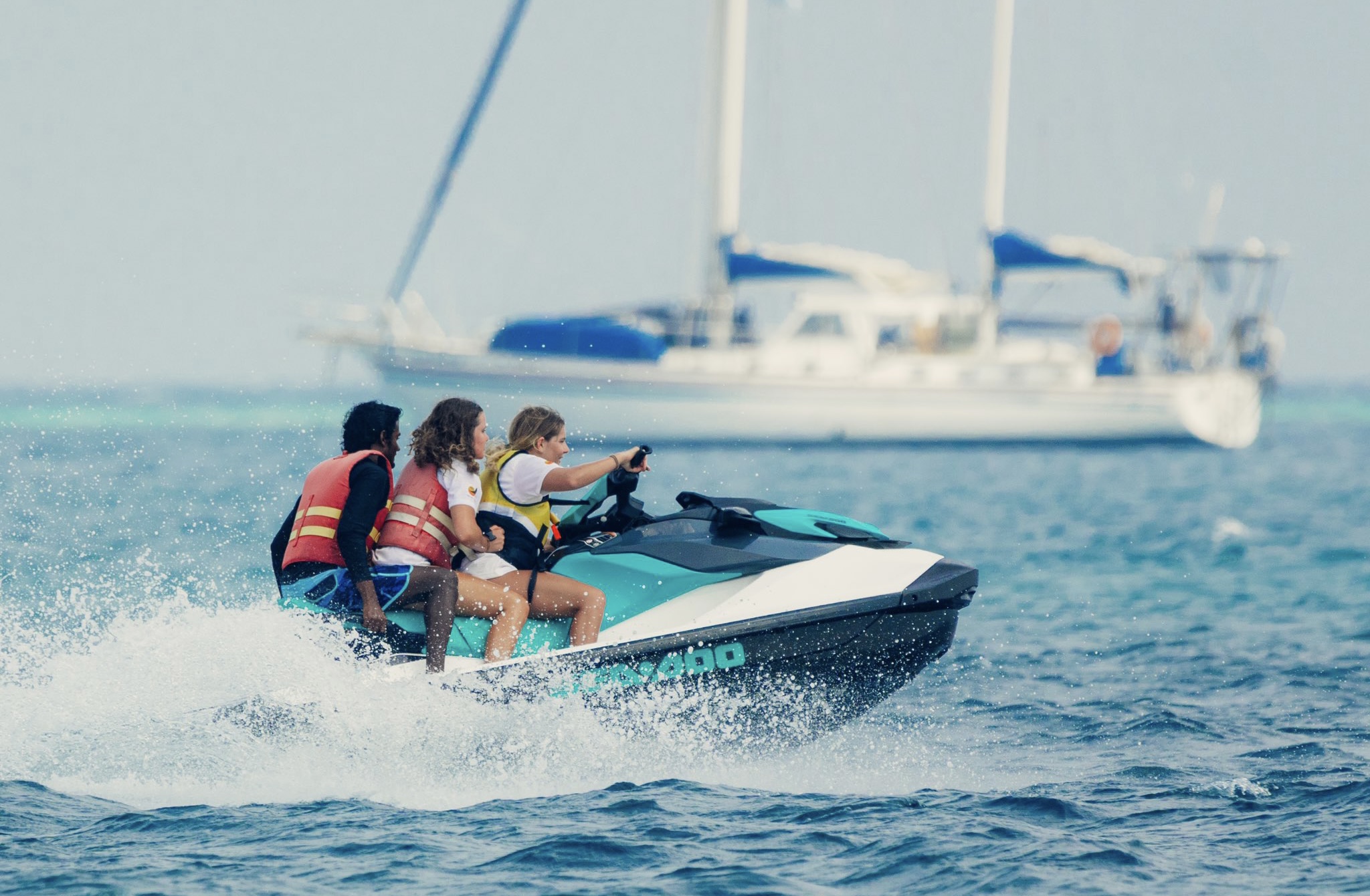 ހަލައްކައަށްވުރެ ގިނަ ފަތުރުވެރިންނާއެކު ސިނާޢަތަށް 19 އިންސައްތައިގެ ކުރިއެރުމެއް