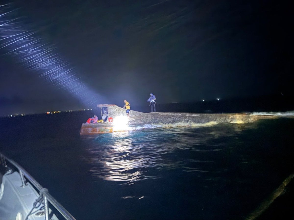 ކޮޅުވެއްޓިއެއް ބަންޑުން ޖަހާލައި އެކަކު މަރުވެ، ދެ މީހަކު ގެއްލިއްޖެ