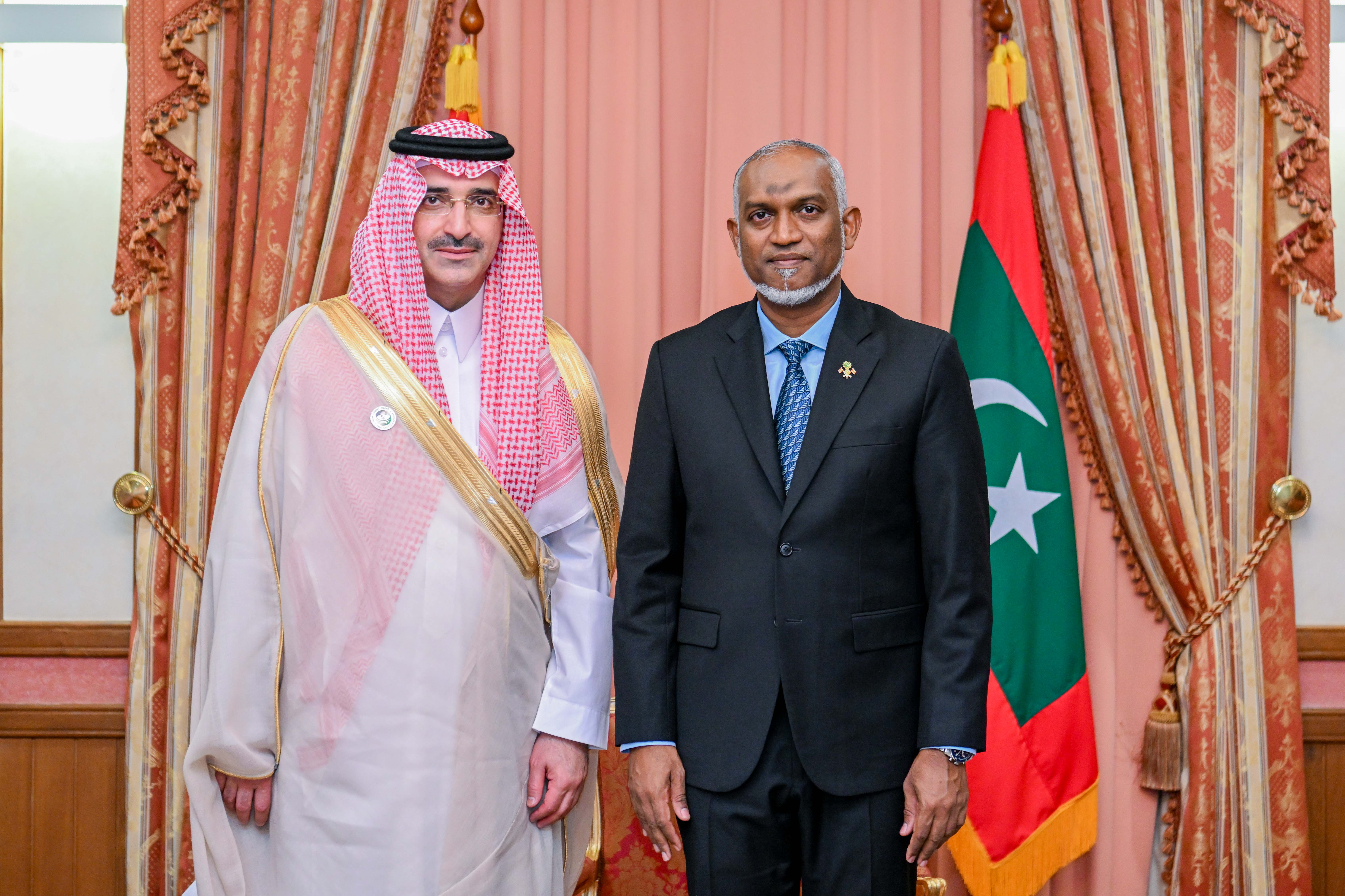 ސަޢޫދީ ފަންޑްގެ ސީއީއޯ ރައީސް މުޢިއްޒާ ބައްދަލު ކުރައްވައިފި