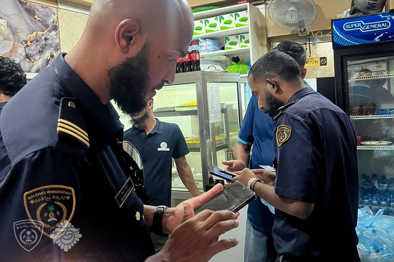 ގަވާއިދާ ހިލާފަށް އުޅެމުންދިޔަ 5 ބިދޭސީއަކު އަތުލައިގެންފި