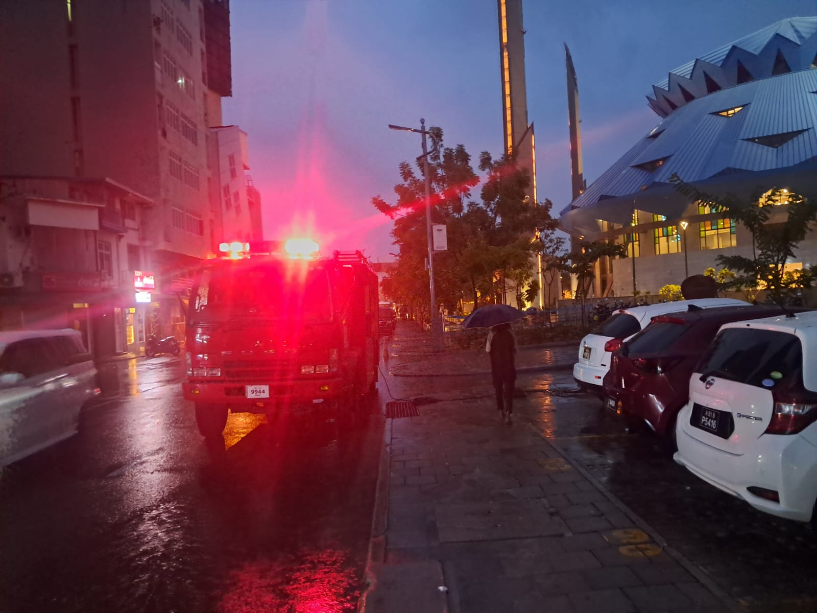 ދެ ސަރަހައްދެއްގައި ފެން ޕަންޕް ބަހައްޓައިގެން ފެން ހިންދަން ފަށައިފި