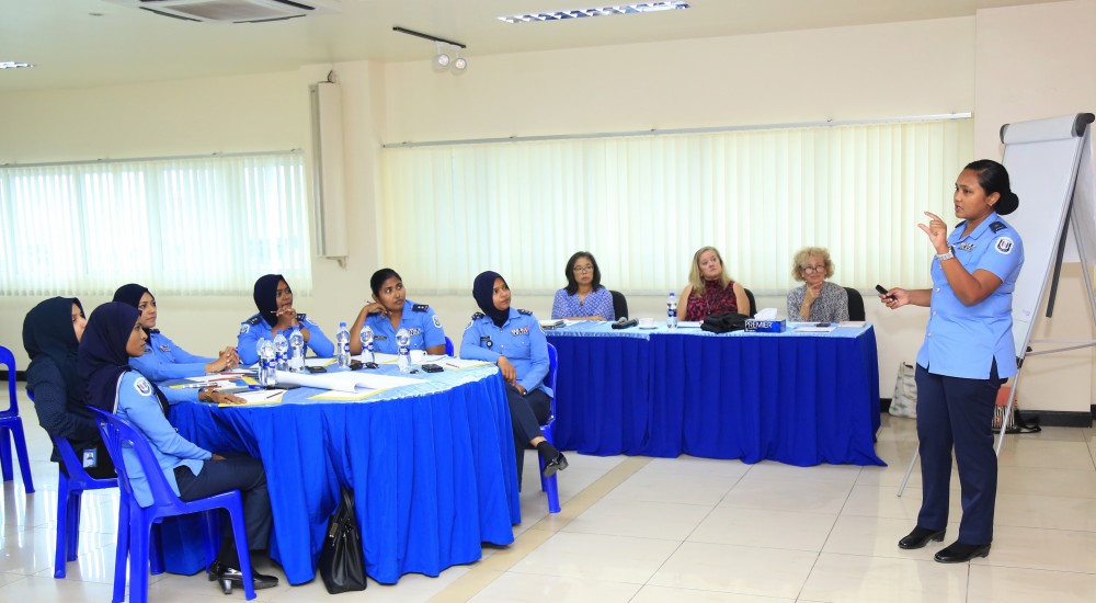 ދިވެހި އަންހެން ފުލުހުން ބާރުވެރިކުރުވުމަށް ޚާއްސަ ކޮންފަރެންސެއް