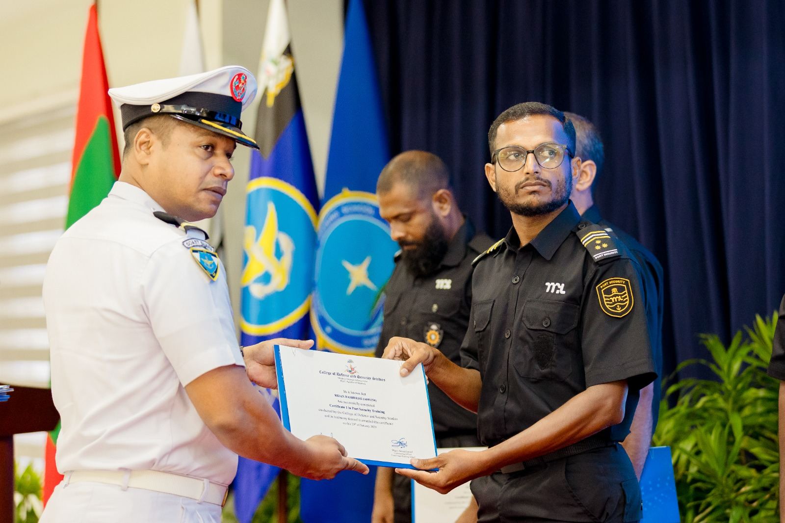 ޕޯޓް ސެކިއުރިޓީ ޓްރެއިނިން ކޯސް ނިންމި ފަރާތްތަކަށް ސެޓްފިކެޓް ދީފި