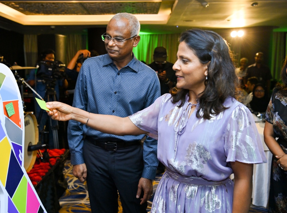 ކެންސަރ ސޮސައިޓީގެ ގަލާ ޑިނާރގައި ރައީސްގެ ދެކަނބަލުން