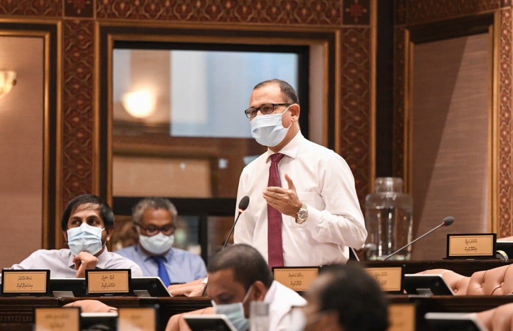 ރައީސް ނަޝީދަށް ޙަމަލާދިނުމުން އެމްޑީޕީވަނީ ހޮރަށް - އާދަމް ޝަރީފް