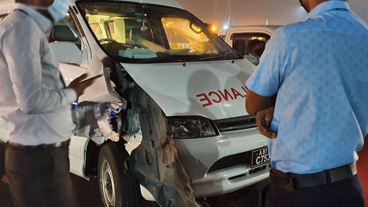 އޭޑީކޭ އެމްބިއުލާންސް އެކްސިޑެންޓްވެ ގިނަ އުޅަނދުތަކަކަށް ގެއްލުންވެއްޖެ