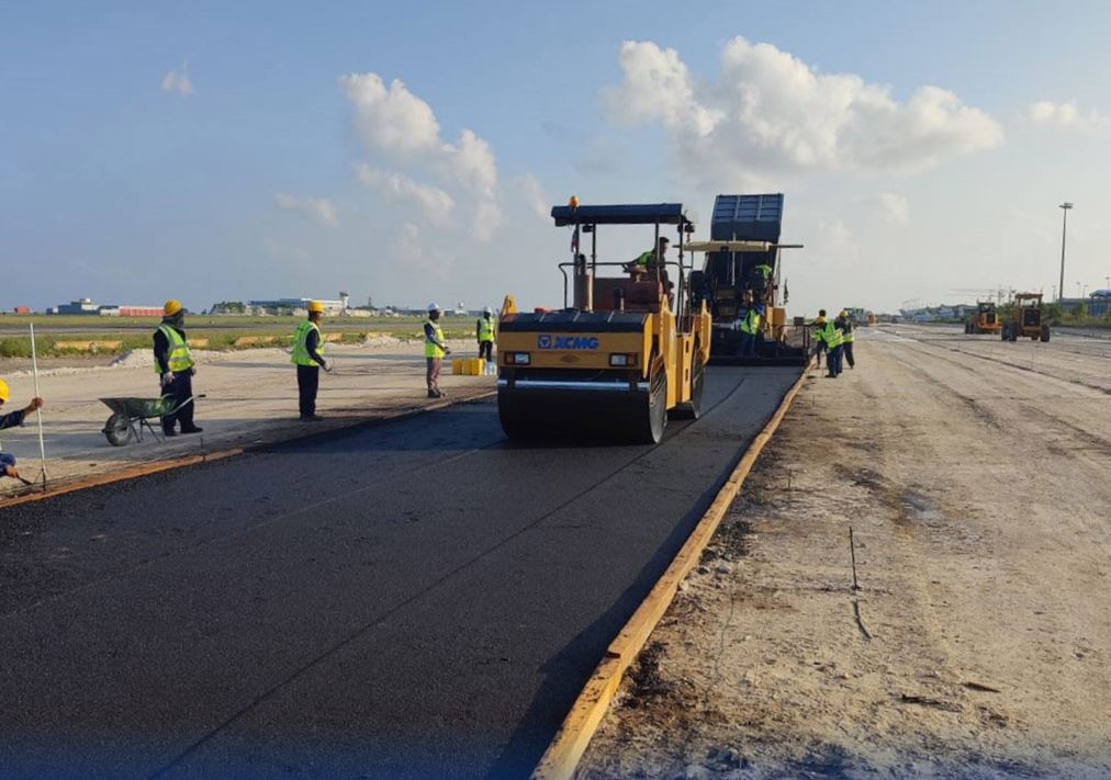 އެއަރޕޯޓުގެ ޖީއޭ ޕާކިންގައި ތާރު އެޅުމުގެ މަސައްކަތް ކުރިއަށް