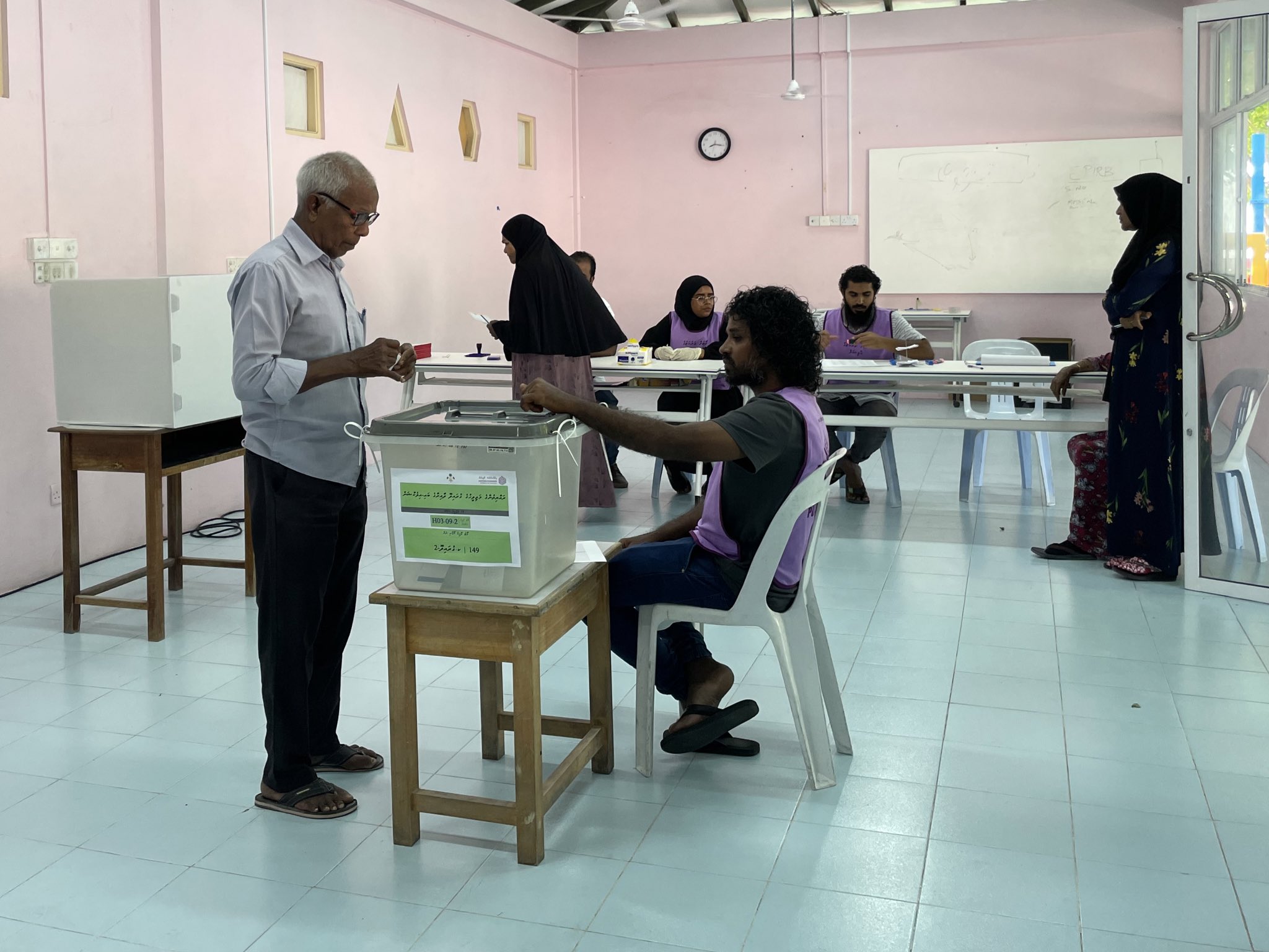 ފޯރިގަދަ ކެމްޕޭނަކަށްފަހު ގުރައިދޫ ދާއިރާގެ ބައި-އިލެކްޝަންގެ ވޯޓްލުން ކުރިއަށް