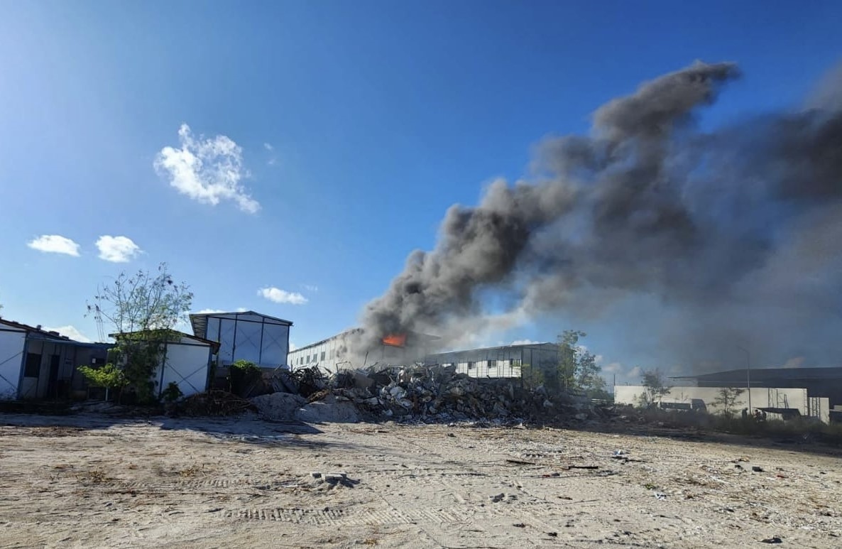 ހުޅުމާލޭގައި ބޭނުންނުކުރާ އެކޮމޮޑޭޝަން ބްލޮކެއްގައި އަލިފާން ރޯވެއްޖެ