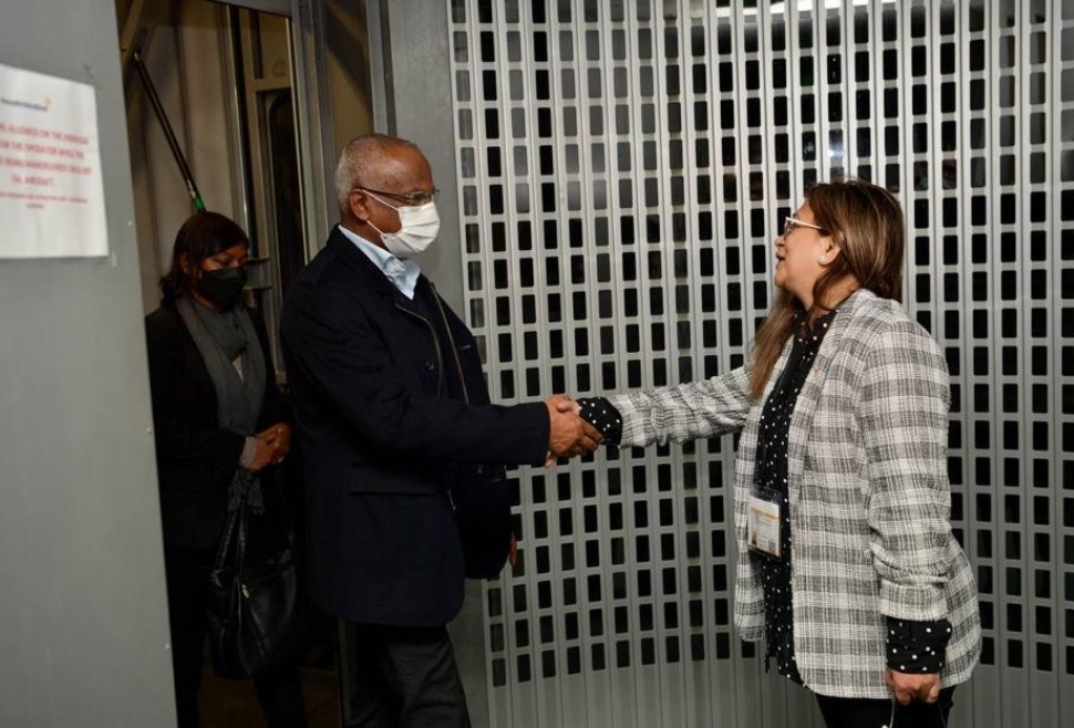 ރައީސް ސާލިހު އިނގިރޭސިވިލާތަށް ވަޑައިގެންފި