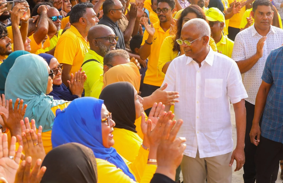 ރައްޔިތުން ބުނަނީ ރައީސް ޞާލިހަށް ދެވަނަ ދައުރެއް ދޭންޖެހޭ ކަމަށް!