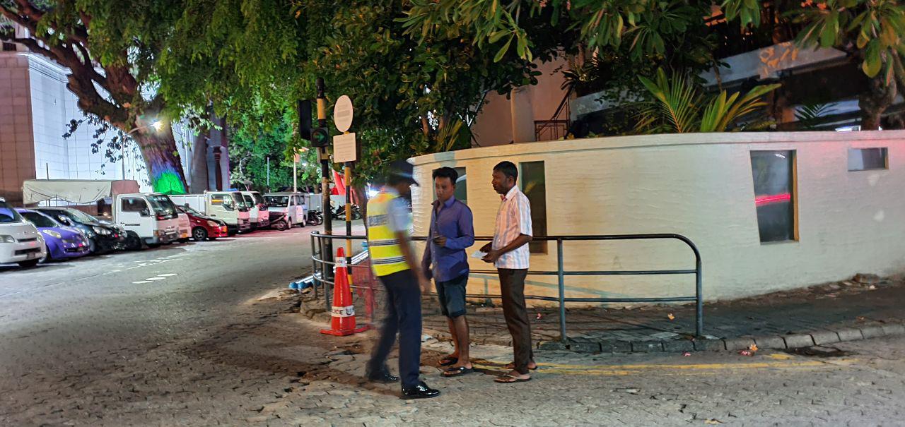 މަގުމައްޗަށް ވެއްޓިފައިއޮތް ބަންގްލަދޭޝް މީހާ އޮތީ މަރުވެފައި- އެމްއެންޑީއެފް