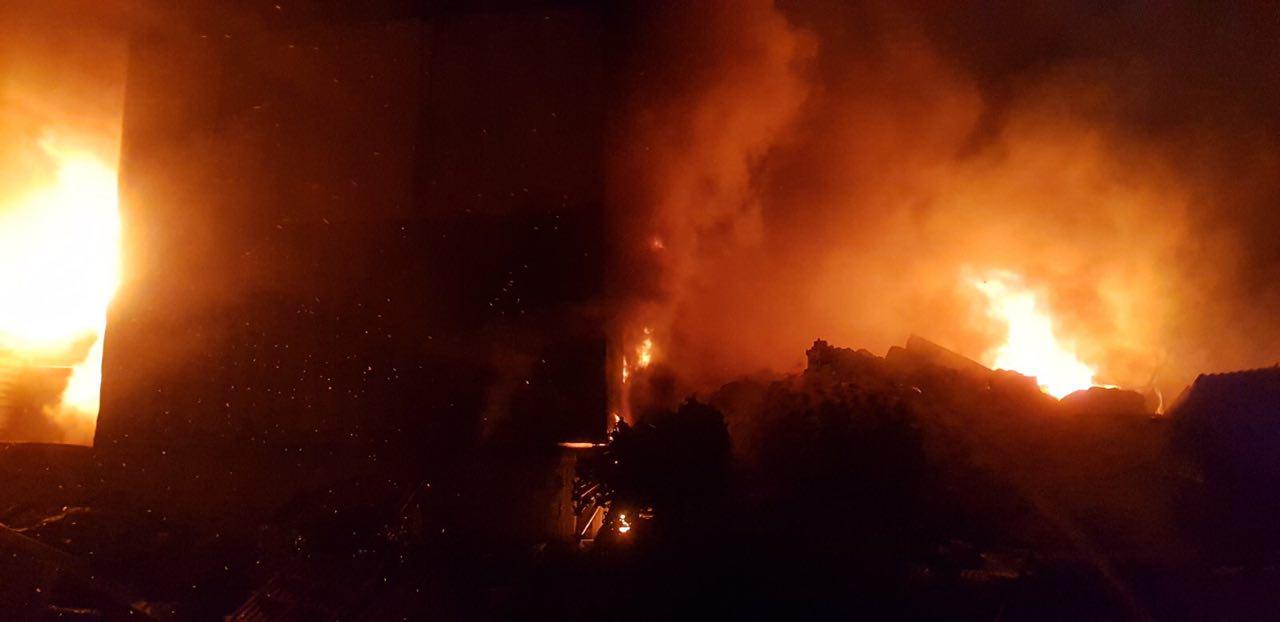 ތިލަފުށީގެ ގުދަނެއްގައި ރޯވި އަލިފާން ނިއްވާލެވުނީ ހަތަރު ވަރަކަށް ގަޑިއިރުން