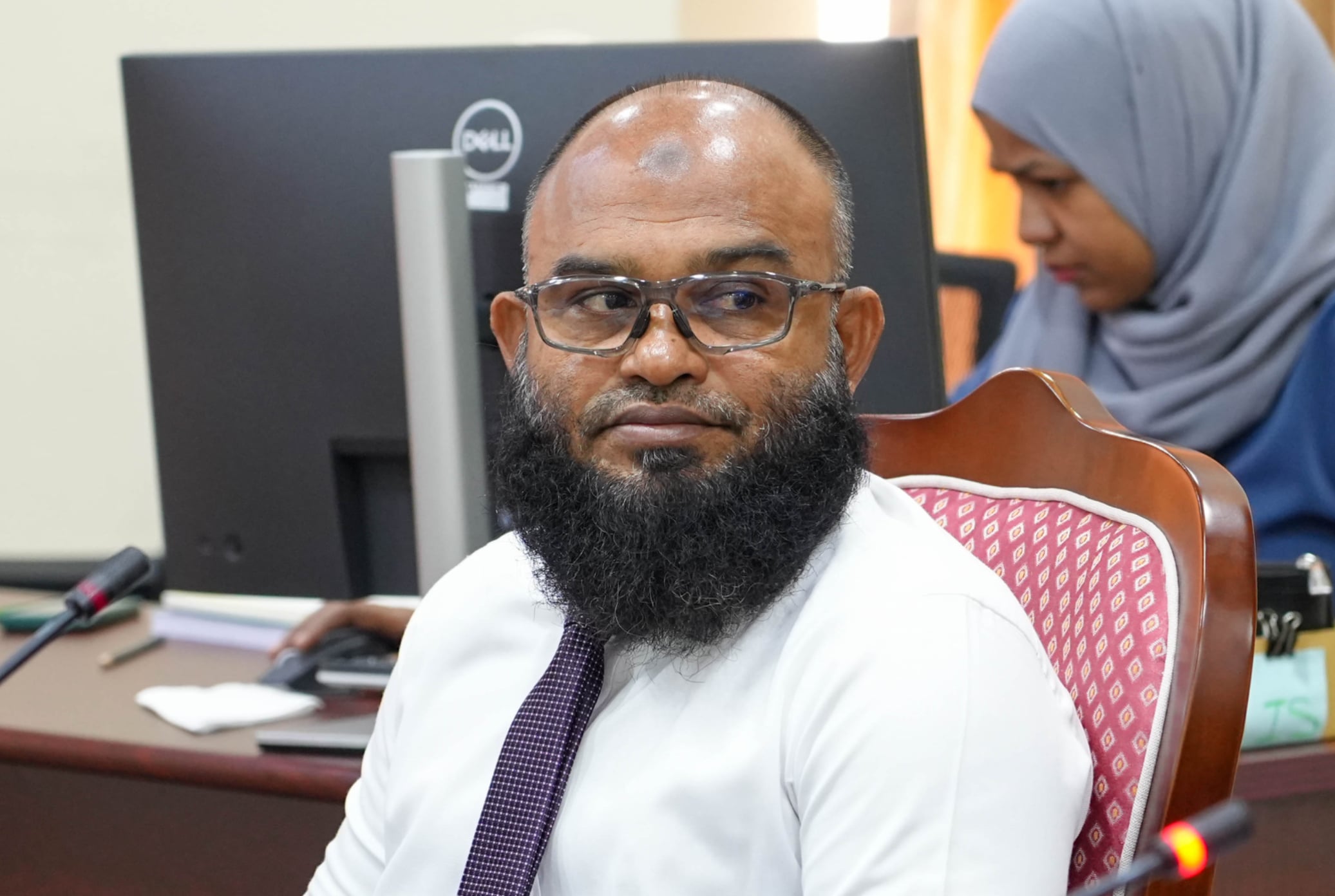 އަޅުގަނޑަކީ ބަޖާޖަށް ހެއްދެވިޔަސް ޒަވާޖީ ހަޔާތުގެ ތެރެއިން ދިވެހިވަންތަކަން ދަނީ ގެއްލެމުން: ހުސެންބެ