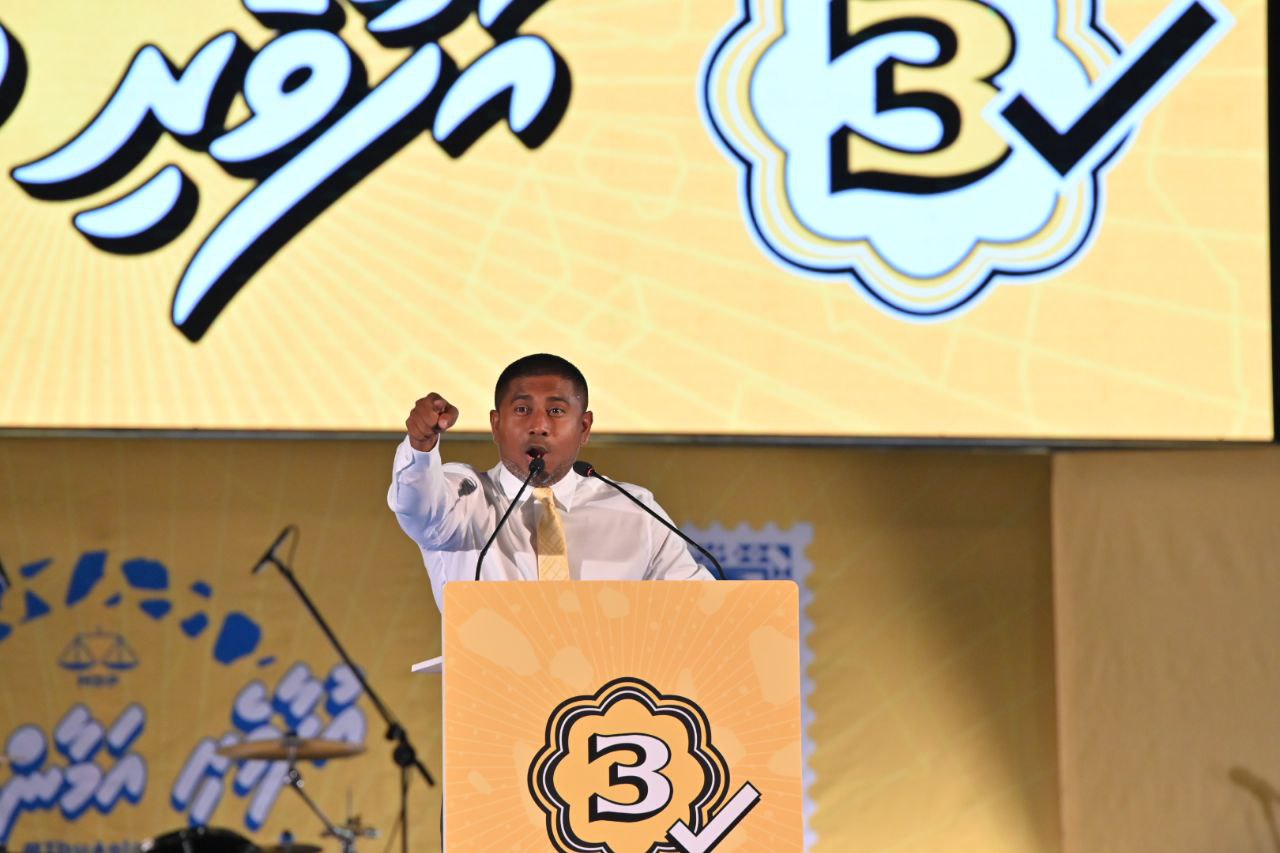 އުޑުގައި ޖެހިފައި ބިމުގައި ޖެހޭ ވަރަށް އުފާ ފާޅުކުރަން އަދި މާ އަވަސް: މަހްލޫފު