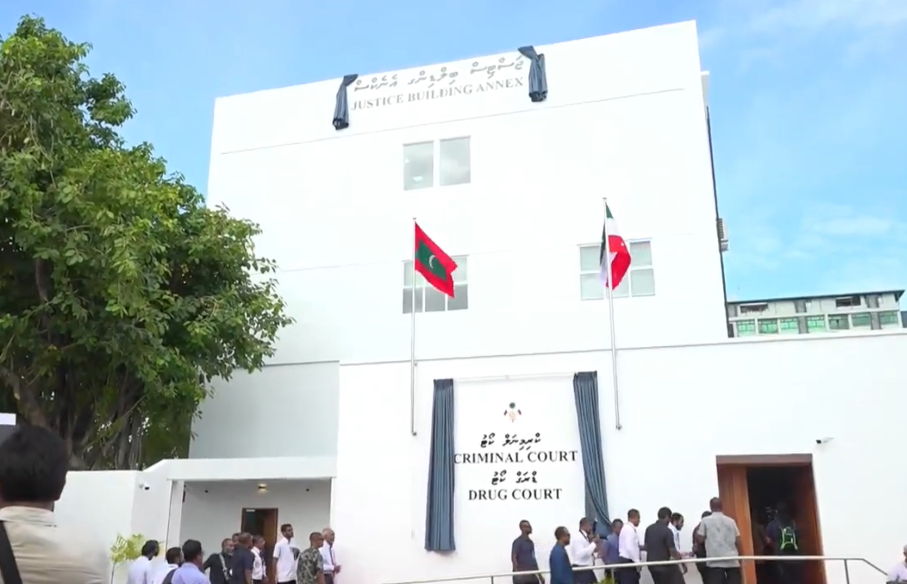 ސިވިލް ސާރވިސްގެ ހުރިހާ މުވައްޒަފުންނާއި ޖުޑިޝަރީގެ މުވައްޒަފުންގެ މުސާރަ ބޮޑުކޮށްފި