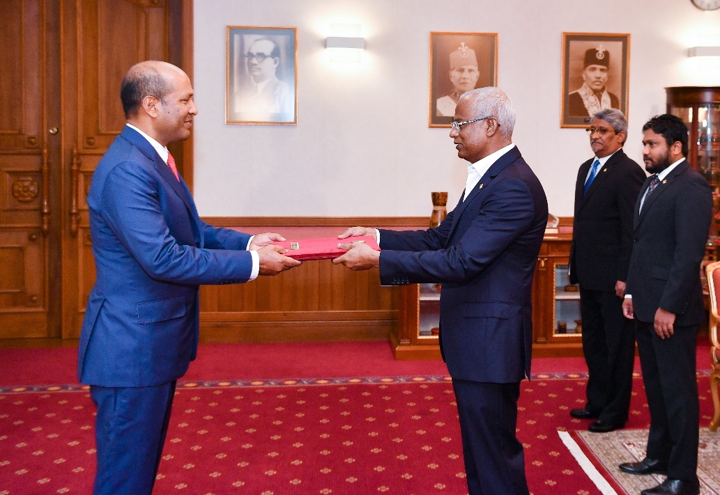 ބަންގްލަދޭޝްގެ އައު ސަފީރުގެ ފަތްކޮޅު އަރުވައިފި