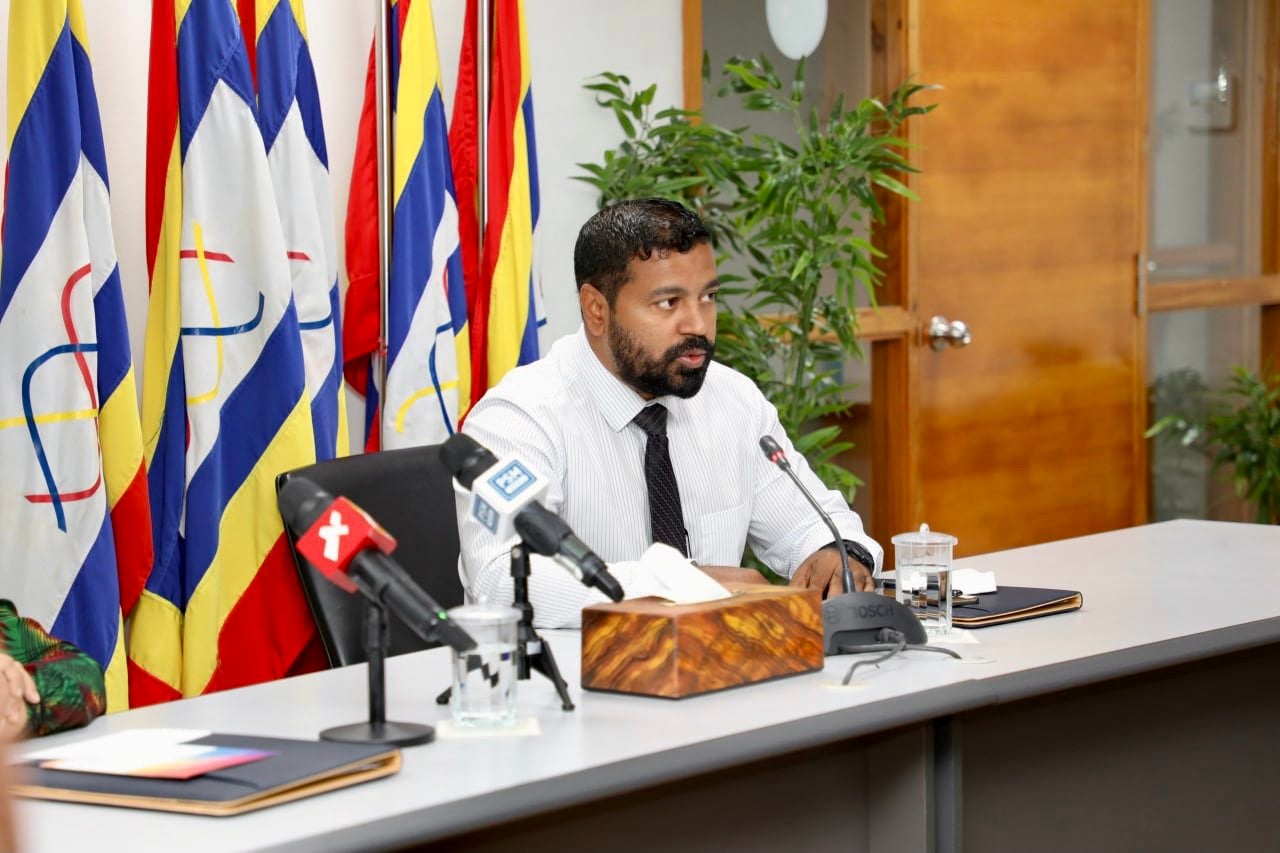 މުޣުނީއާއެކު ސްޓެލްކޯ މާއުހުގައި؛ ޖެނެރޭޓަރާއި އިލެކްޓްރިކް ވެހިކަލް އުފެއްދުމާއި ހަމައިންވެސް ނުނިމޭ!