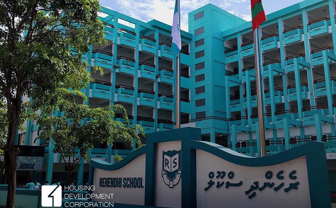 ރެހެންދި ސްކޫލް ކަރަންޓު ބޯޑުތަކެއްގައި ރޯވި އަލިފާން ނިވާލައިފި